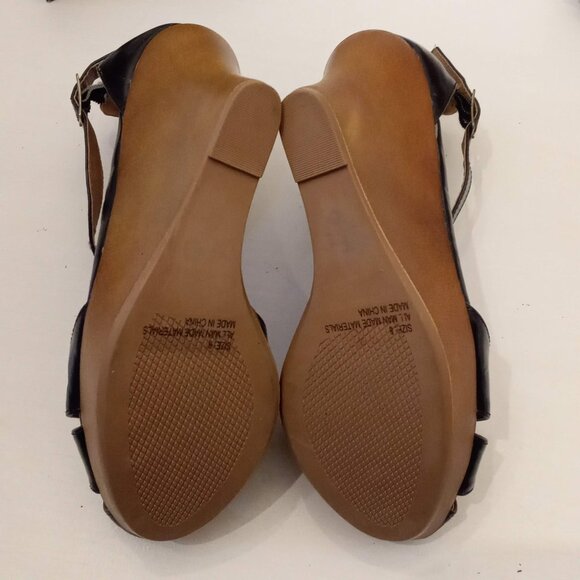 Charlotte Russe Black T Strap Sandals Wedge Heels Cap Toes Shoes Y2K VTG size 8 - Picture 8 of 8